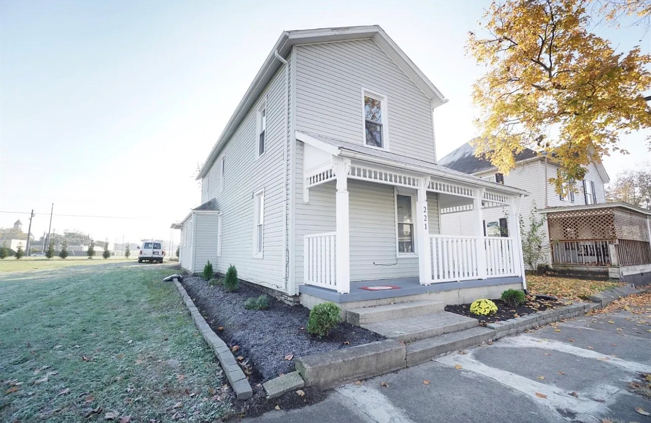4 bed, 2.5 bath, 1622 sqft, $2,100 — Photo 1