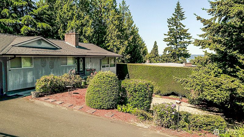 2nd image of 425 SW 183rd Street