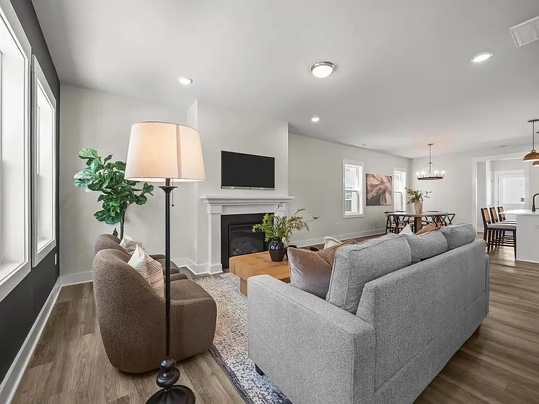 863 Central Park Dr — Photo 4
