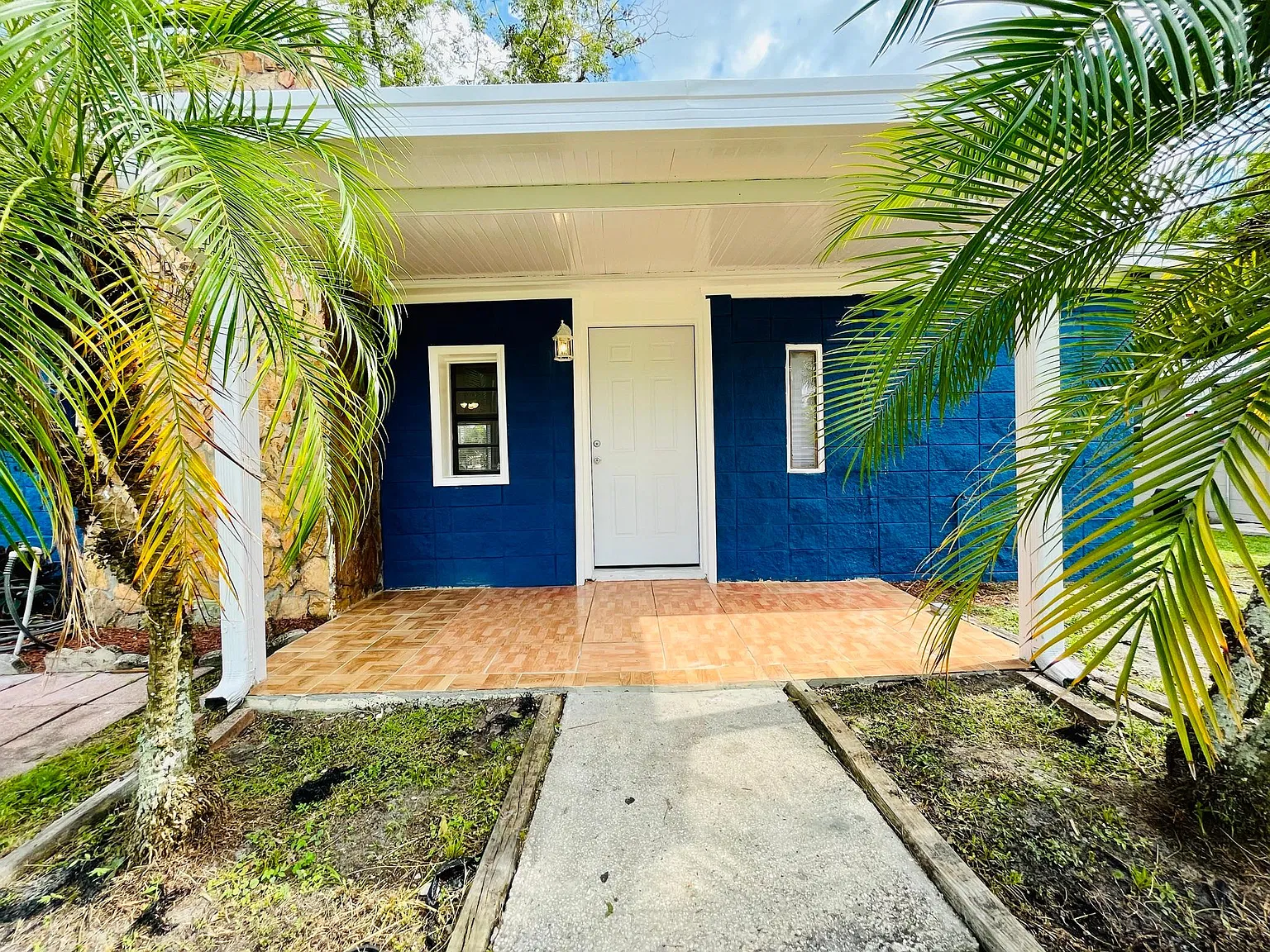 1319 E Laura St — Photo 2
