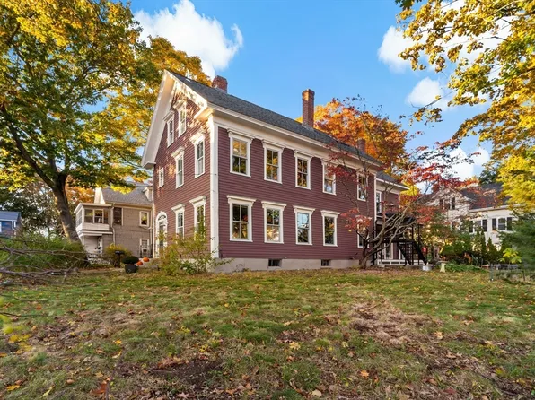 17 1st St, Attleboro, MA 02703