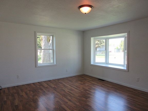 3rd image of 12820 W Center St