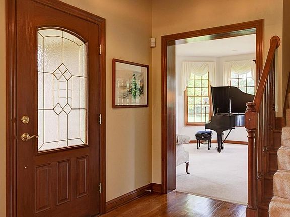 3rd image of 19 Deer Run Ct