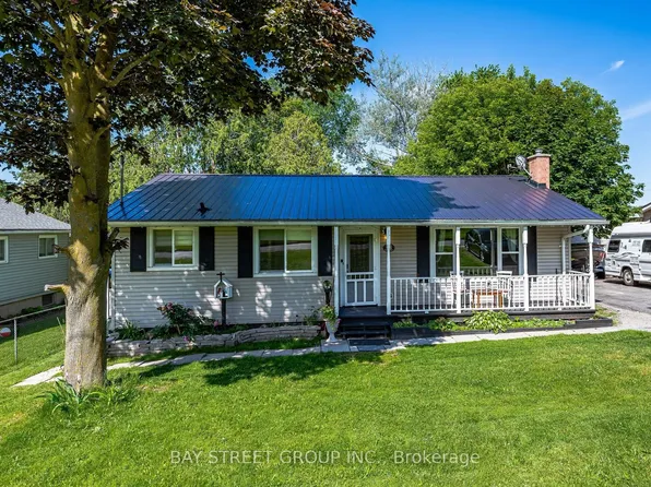 98 The Queensway Ave S, Georgina, ON L4P 1Z4