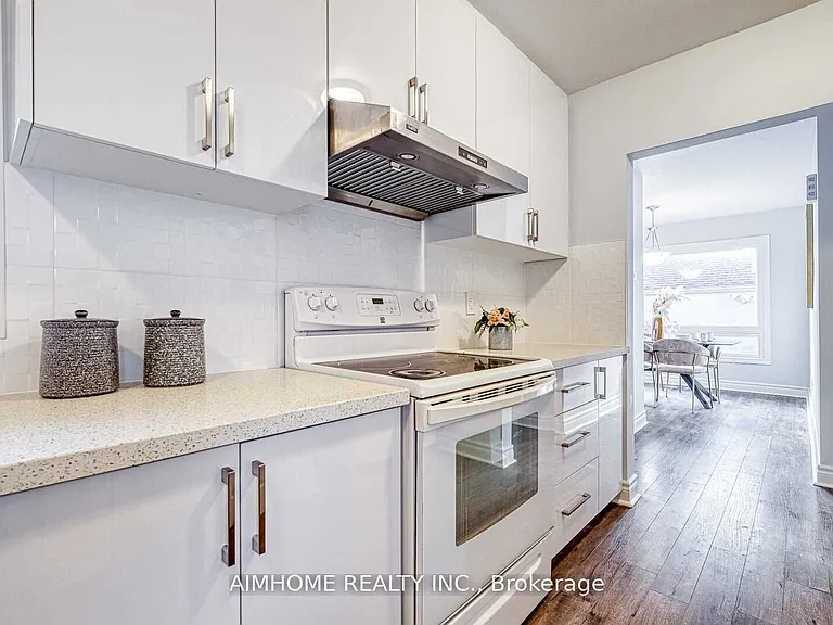 26 Frances Cres — Photo 6