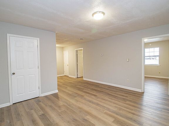 3rd image of 404-23 Thompsonville Ln