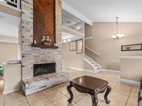 21615 Slippery Creek Ln, Spring, TX 77388