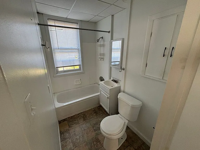 20 Perry Ave — Photo 8