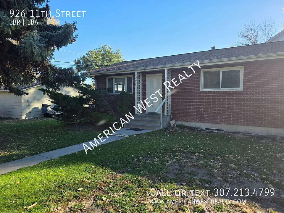 926 11th St