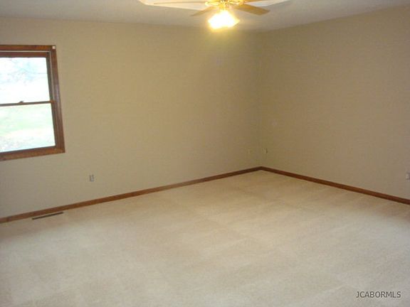 4th image of 2410 Courtyard Dr