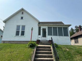 909 E Gdn, Freeport, IL 61032