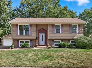 3731 El Dorado Dr, Bettendorf, IA 52722