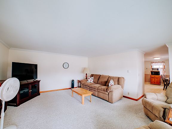 5th image of 304 E Cherry St #1
