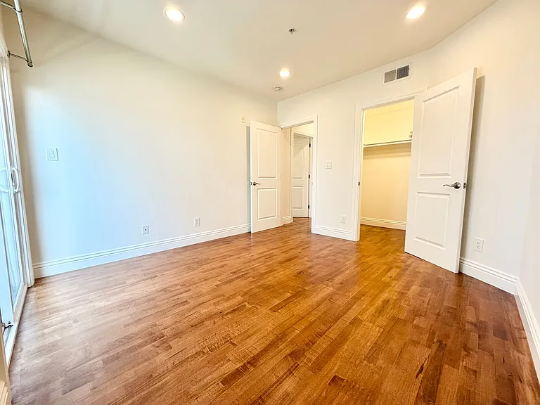 2448 Geary — Photo 13
