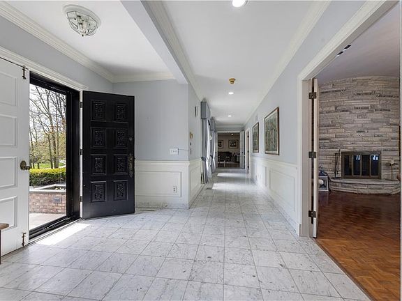 3rd image of 136 White Birch Cir