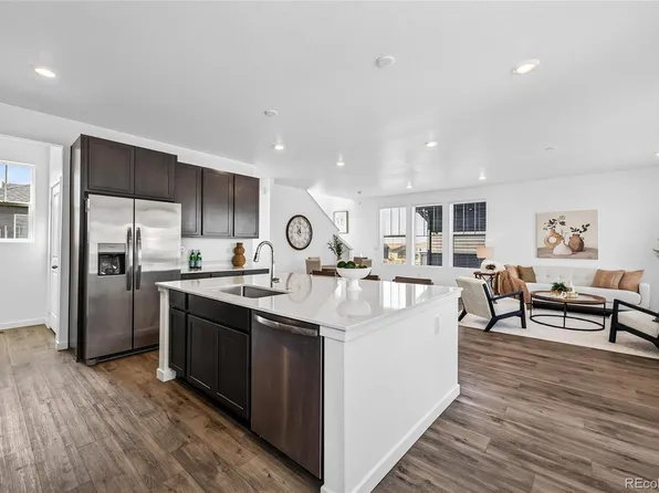 1949 S Fultondale Way, Aurora, CO 80018
