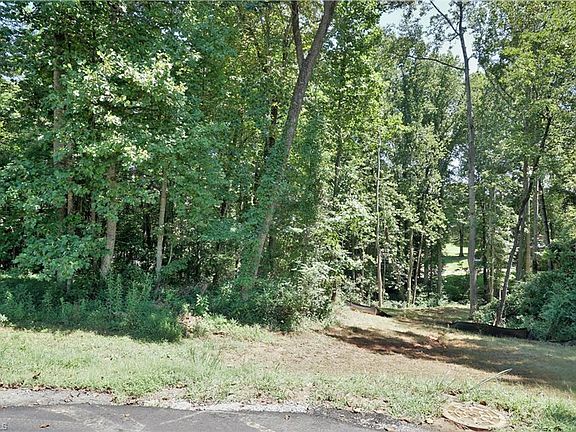 2nd image of 01 Oak Dr