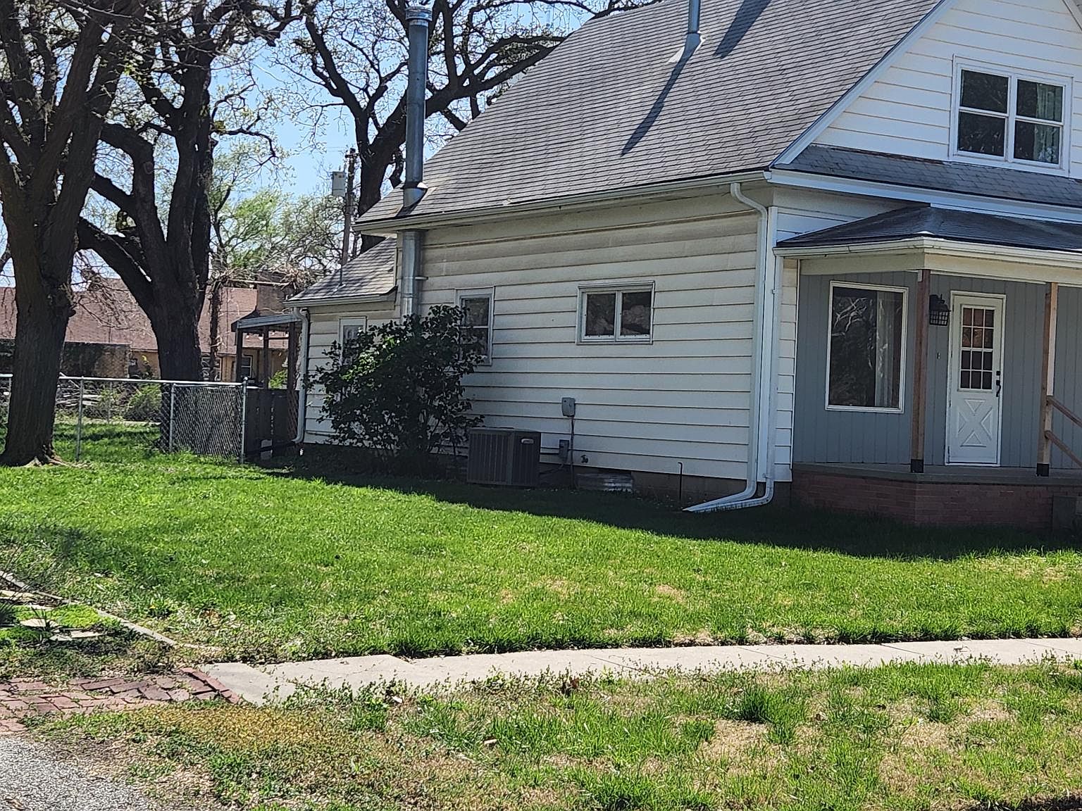 219 W Pack St, Moundridge, KS 67107 Zillow