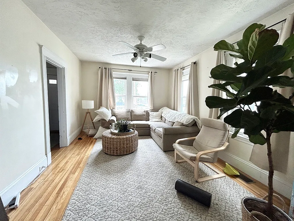 4 bed, 9999 sqft, $5,800 — Photo 4