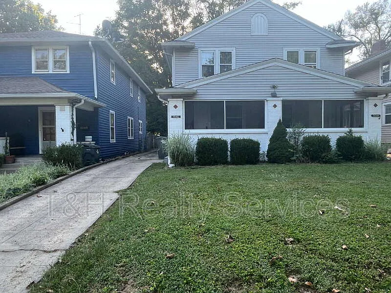 2 bed, 1.0 bath, 1138 sqft, $1,520 — Photo 1