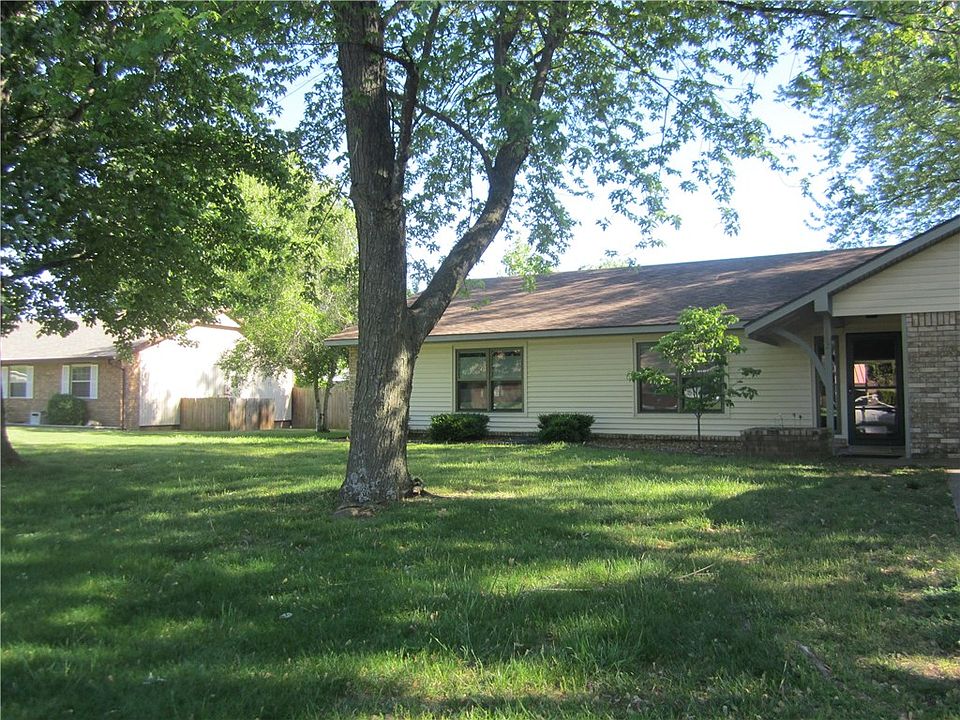 1st image of 2812 Parkwood Dr