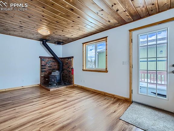4th image of 215 Will Scarlet Dr