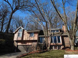 826 Hidden Hills Dr, Bellevue, NE 68005