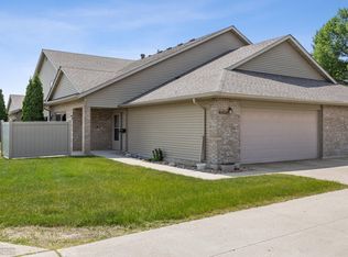 1426 Heatherwood Ct, West Fargo, ND 58078