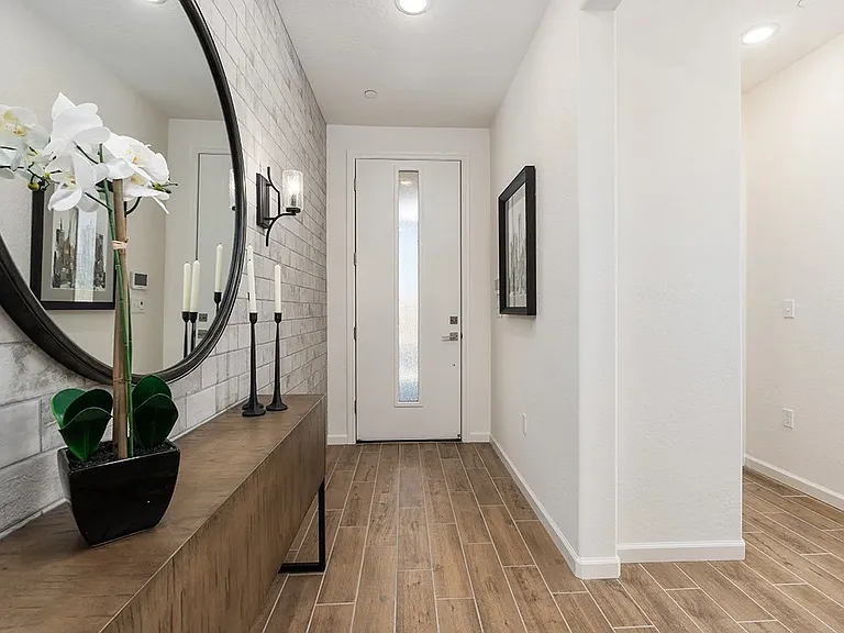6618 E Pine Ave — Photo 2