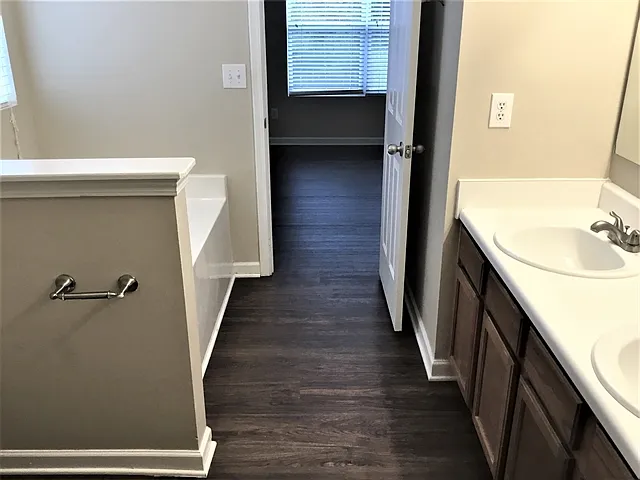 517 Lindsborg Trl — Photo 10