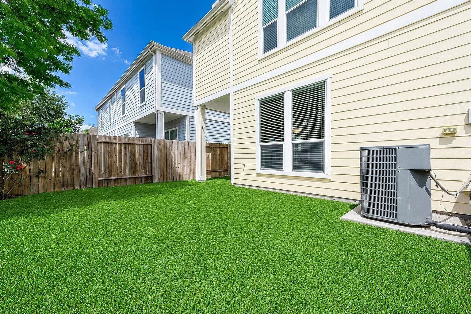 3 bed, 2.5 bath, 2091 sqft, $2,150 — Photo 4