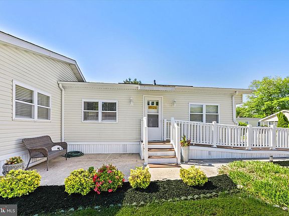 4th image of 23595 E Beach Dr
