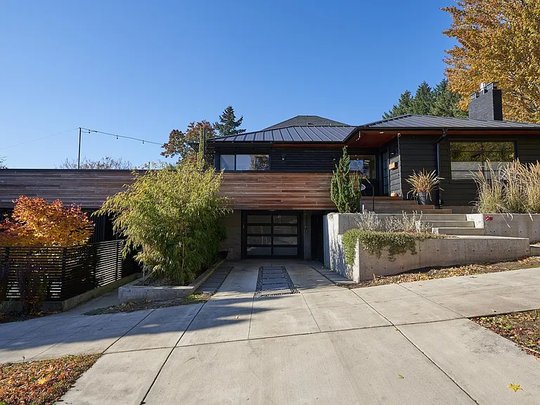 2111 SE 28th Pl — Photo 8