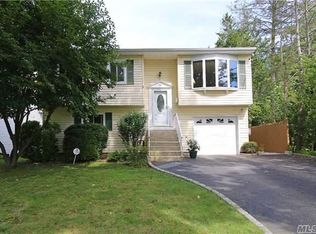 68 Caldwell St, Huntington Station, NY 11746