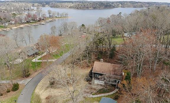 4th image of 4417 Lakeshore Cir