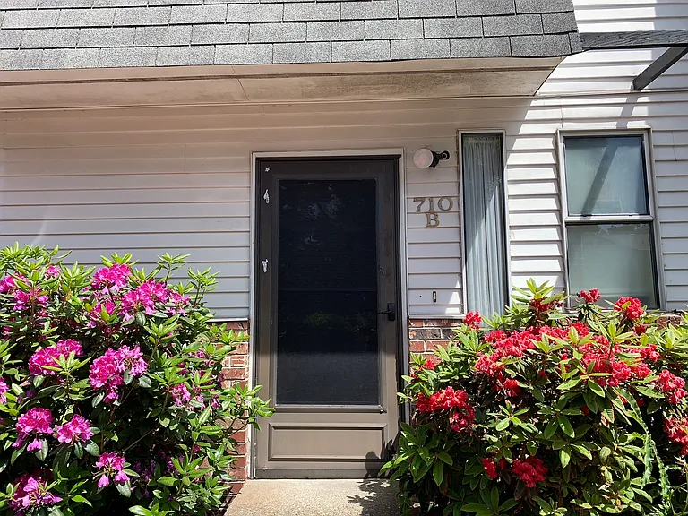 710B 10th St NE — Photo 1