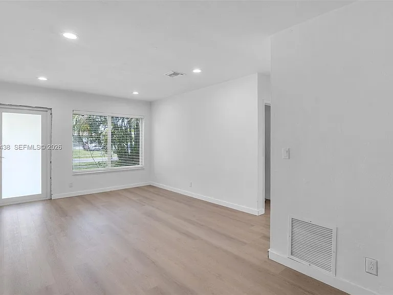 401 SW 25th Ave — Photo 7