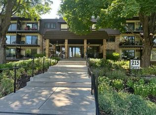 215 Barry Ave S APT 206, Wayzata, MN 55391