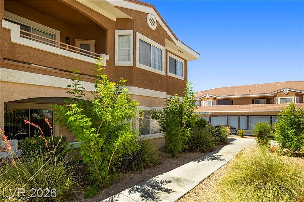 2 bed, 2.0 bath, 1253 sqft, $1,750 — Photo 1