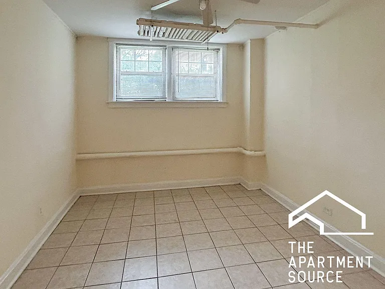 1926 W Winona St #GRD — Photo 2