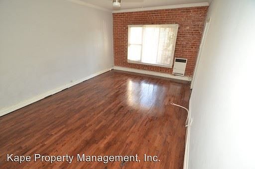2nd image of 1059 S Manhattan Pl APT 101