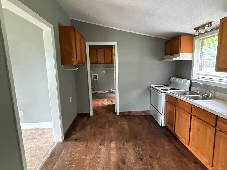 102 Tuxedo Dr — Photo 5