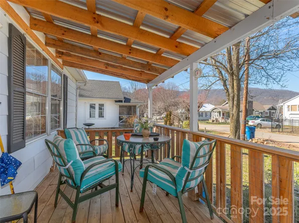 63 Poplar St, Waynesville, NC 28786