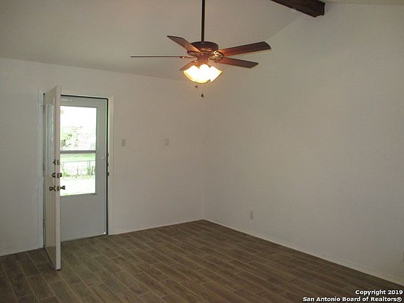 4th image of 7822 Oak Forest Dr