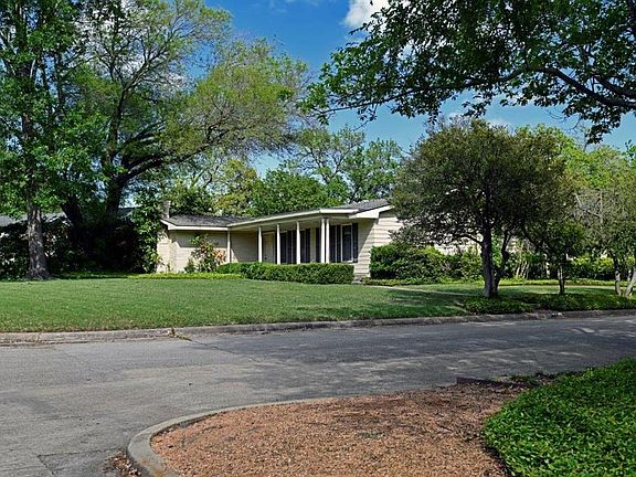 2nd image of 1034 Lakeshore Dr