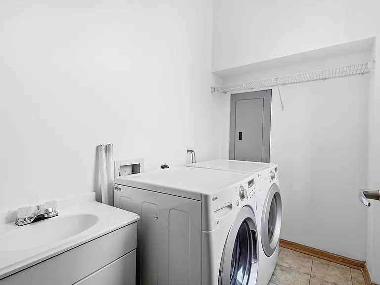 2723 N Clark St #2 — Photo 14