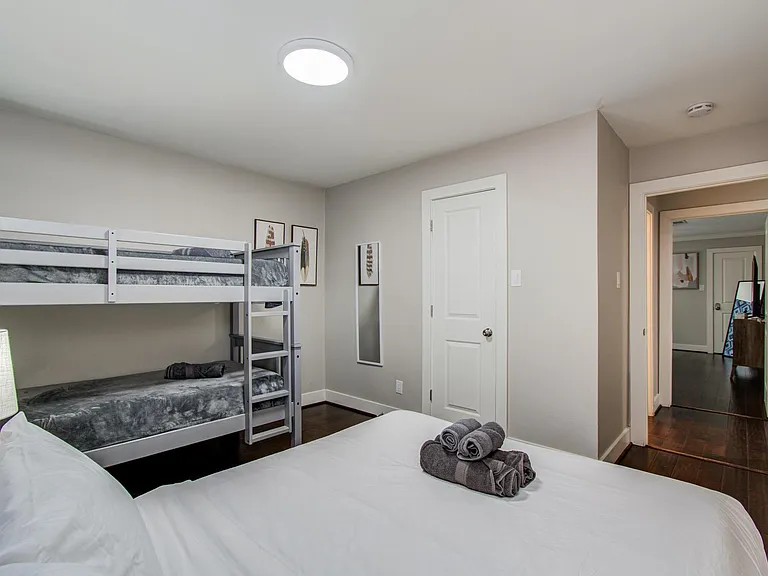 4749 Benning Dr — Photo 24