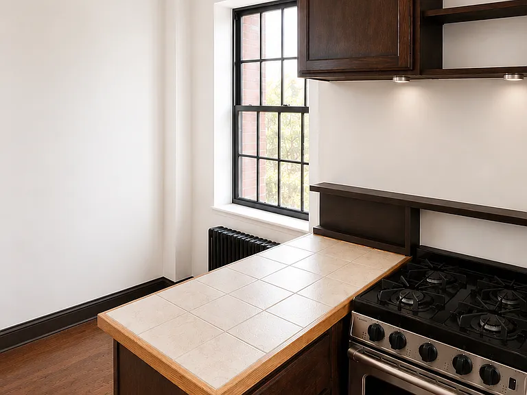 710 Filbert St #R — Photo 9