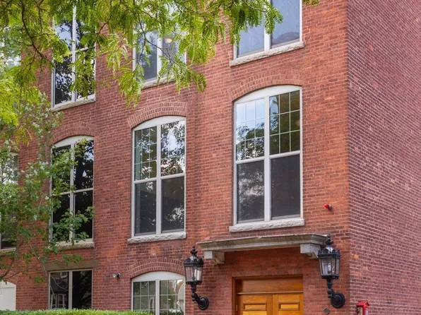 11 Lake St APT 111, Wakefield, MA 01880