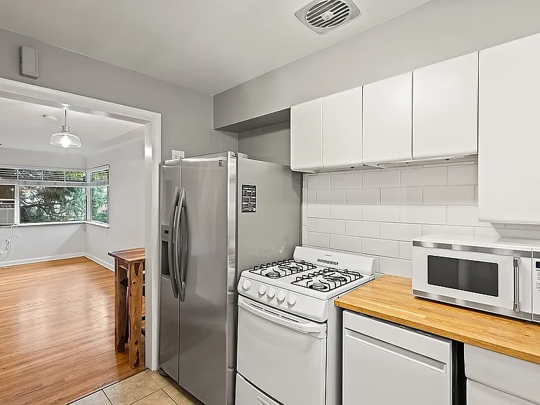 560 N Garfield St — Photo 17